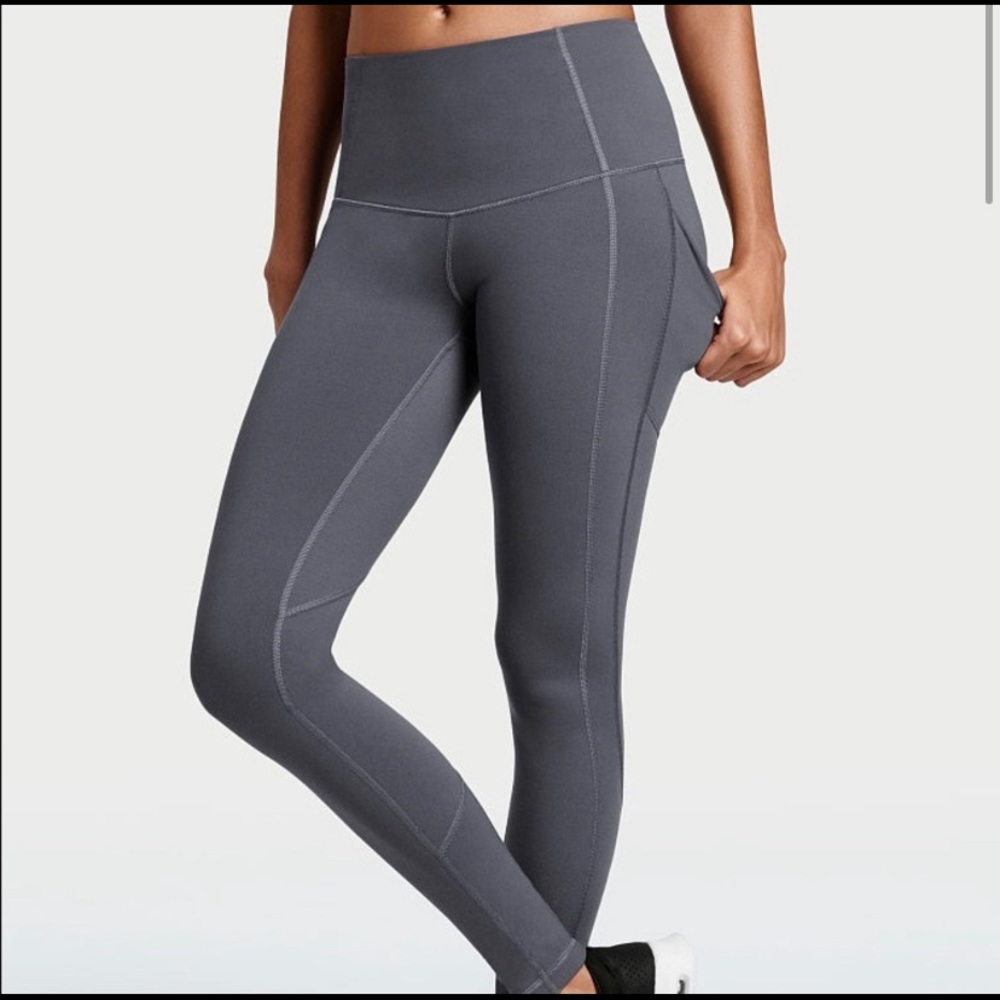Victoria’s Secret Knockout Leggings Size: L